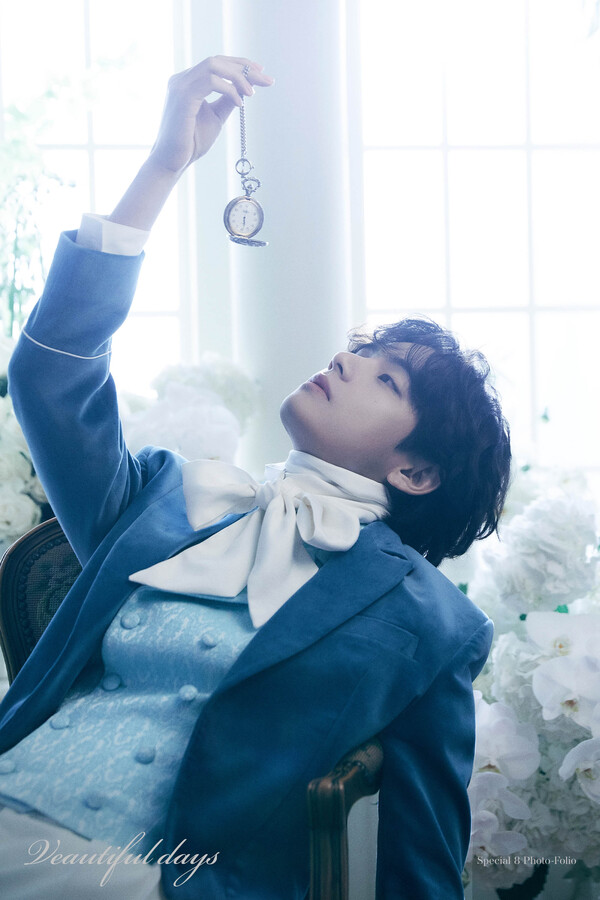BTS 뷔 '스페셜 8 포토-폴리오' 프리뷰 이미지 공개…유럽 신사로 변신
