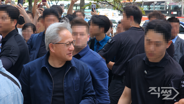 두산 베어스 시구한 젠슨 황