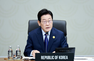이재명 지지율 57%, 외교 이슈에 민심 양분