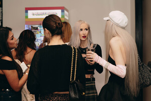 랜딩, 美 할리우드서 K뷰티 파티 '홀리데이 글로우 나이트' 진행 - 뉴스 썸네일 이미지