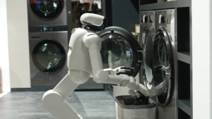 "쇼맨십보다 실용" 앞치마 두른 로봇...유통·호텔, '스마트 호스피탈리... - 뉴스 썸네일 이미지