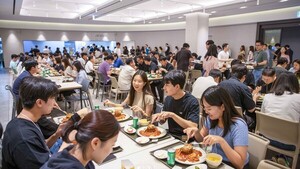"맛없으면 직원 떠난다"...'밥집 아줌마' 아닌 '복지 파트너' 된 급식사 - 뉴스 썸네일 이미지