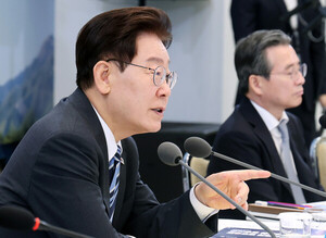 [이슈 직썰] "젊은 이성, 옆자리 앉히지 마라"···李<b>대통령</b>, 공직 사회...